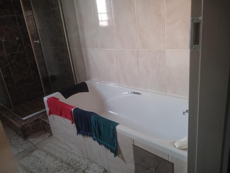 To Let 3 Bedroom Property for Rent in Waterval East North West